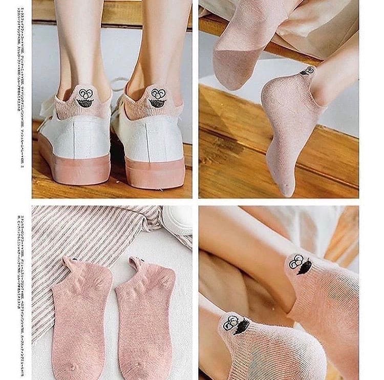 Pack of 4 Embroidered Smileys Women Ankle Socks