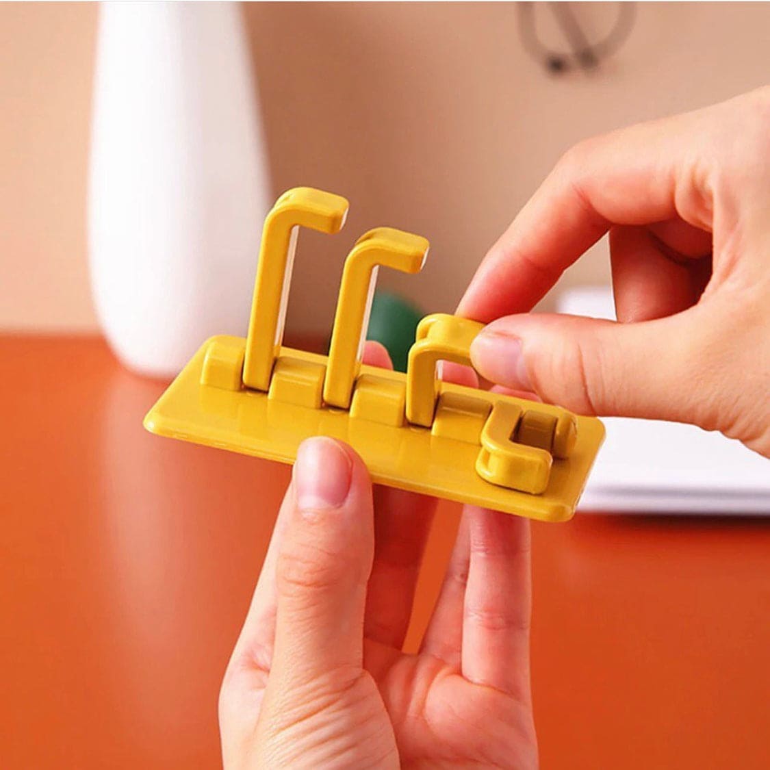 ABS Wall Hooks Storage Rack, Seamless Rotatable Strong Hook, Rotatable 4-Hook Key Hook Wall Self Adhesive Key Wall Hanger