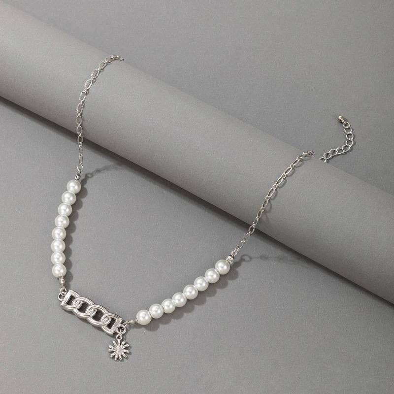 Elegant Hollow Geometry Sun Pendant Necklace For Women, Simple Pearl Choker Necklace, Exquisite Hollow Chain Necklace, Fashionable Neck Pendant For Girls