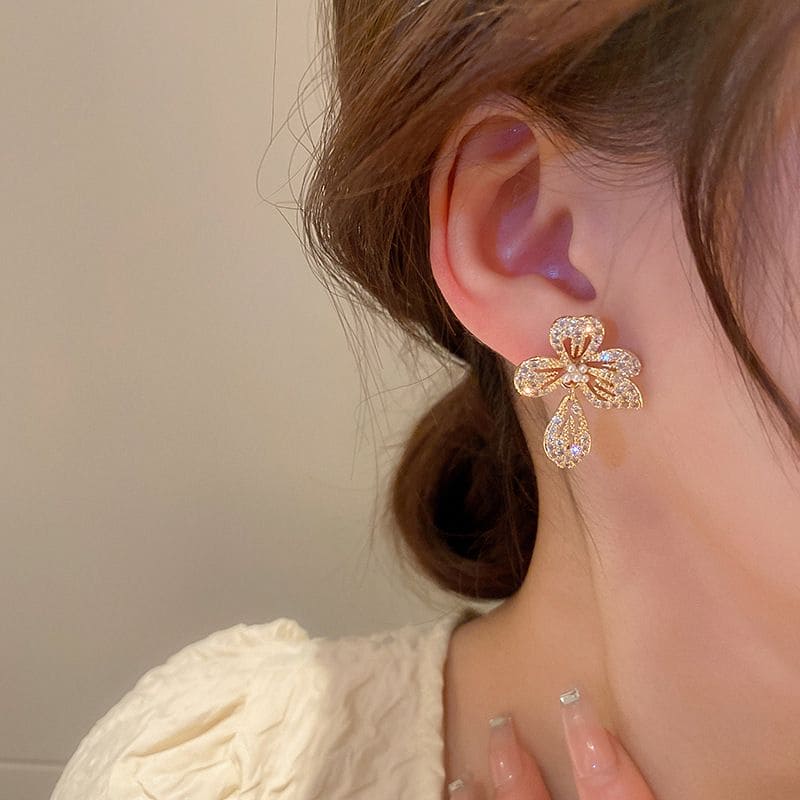Flower Statement Earrings For Women, Crystal Rhinestone Zircon Maple Leaf Stud Earrings,  Hollow Flower Earrings Fashion Simple, Metal Joker Earrings
