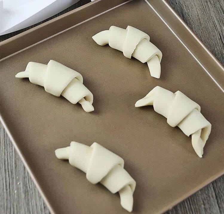 Croissant Cutter, Plastic Croissant Molding Tool, Bread Rolling Dough Cutter